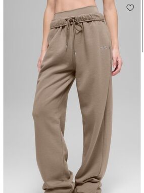 ALO Accolade Straight Leg Sweat Pant in Gravel